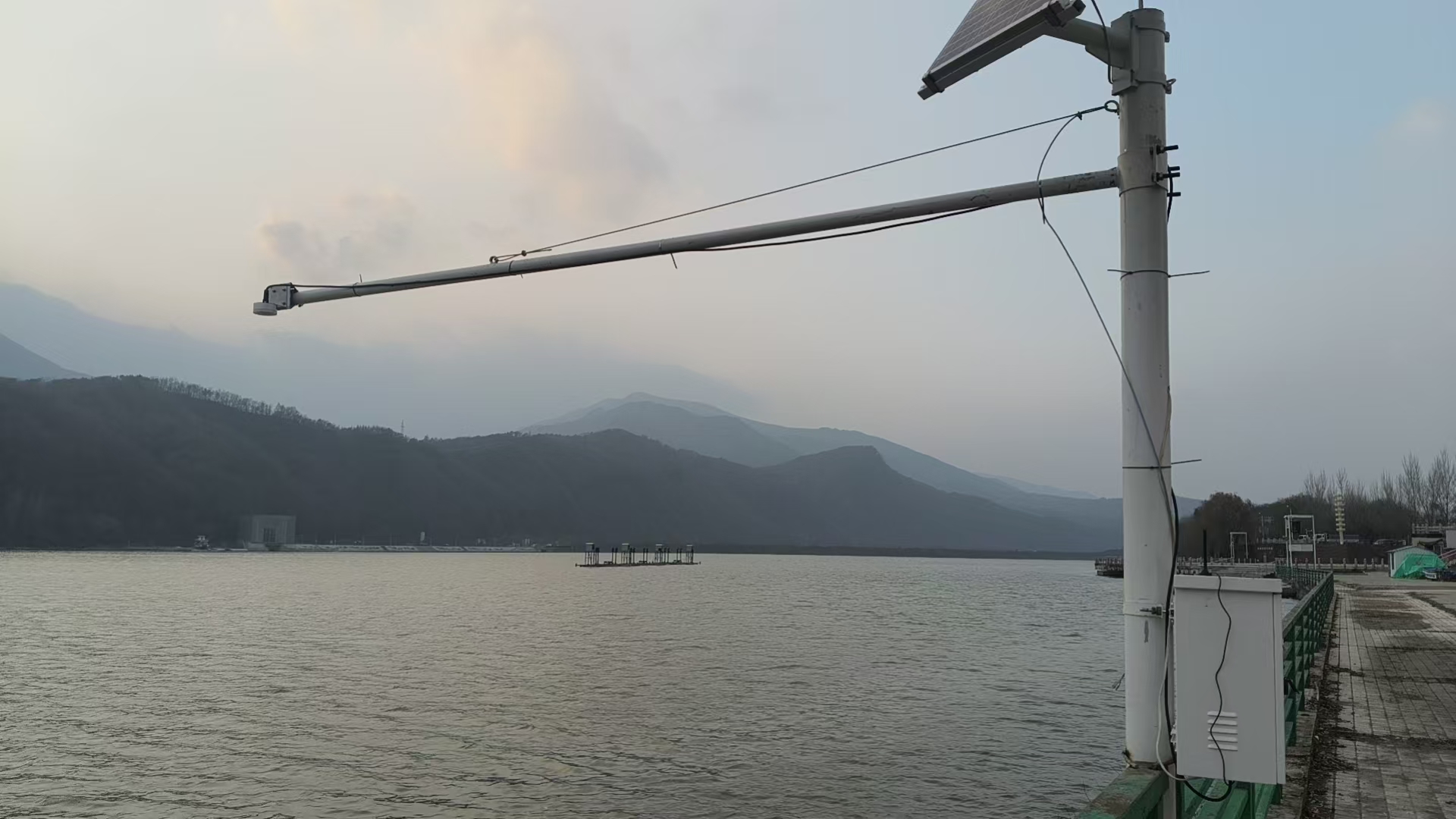 河道水庫雷達(dá)水位計怎么選更實(shí)用